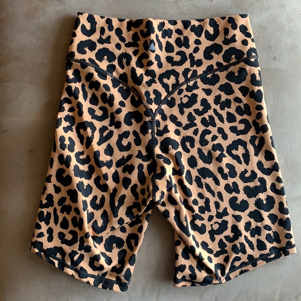 Balance Athletica Kingdom collection biker shorts - Picture 2 of 4